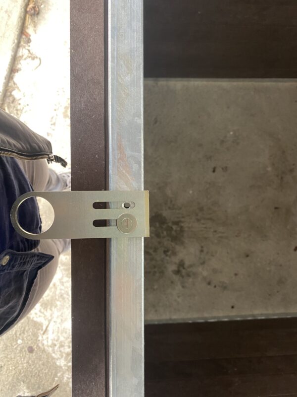 Platine pour système de fermeture par cadenas, du composteur 1000 L Easy Install