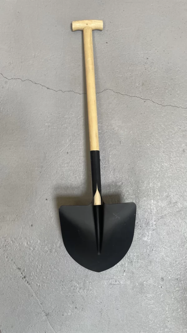 Arrière de la pelle en bois et acier