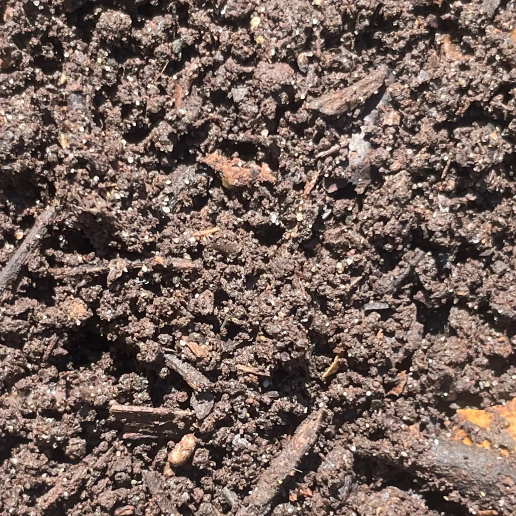 Zoom compost mûr prêt à être utilisé